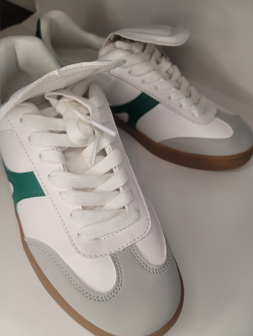 Super Cute Green And White Brand NEW Womens Shoes For Sale